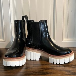 Gianni Bini Ridliegh Sz 7 Black Patent Leather with White Chunky Lug sole.